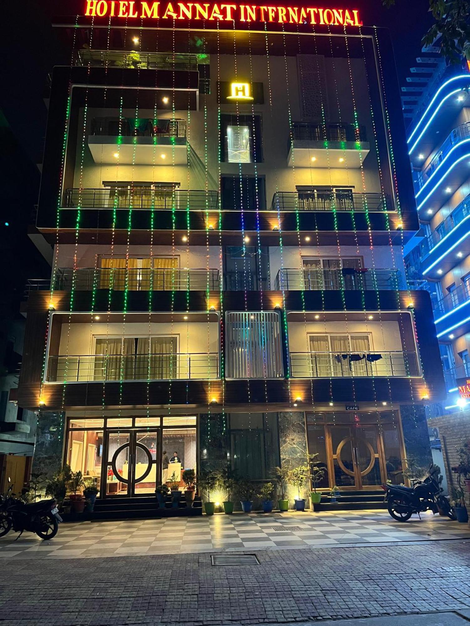 Hotel Mannat International 迪卡 外观 照片